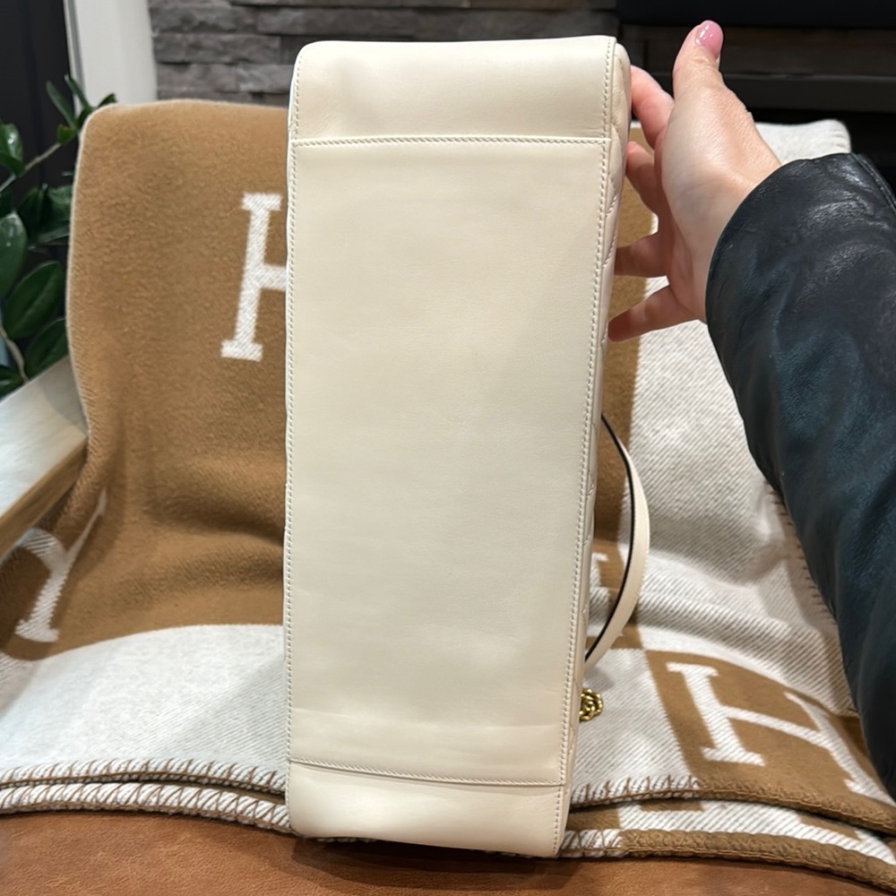 Gucci White and Gold Chevron Shoulder Bag - Picture 6 of 14
